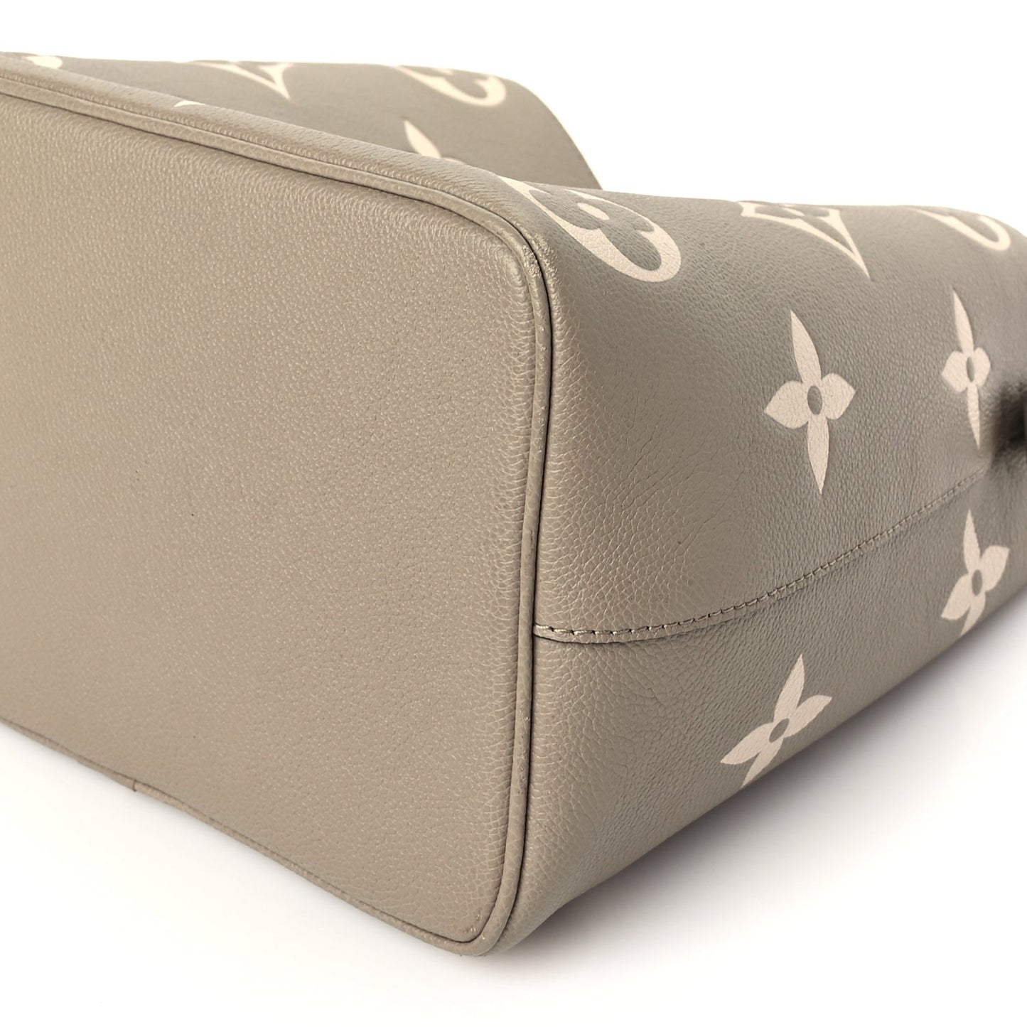 Louis Vuitton Empreinte Monogram Giant Neonoe MM Tourterelle Creme Tourterelle Creme
