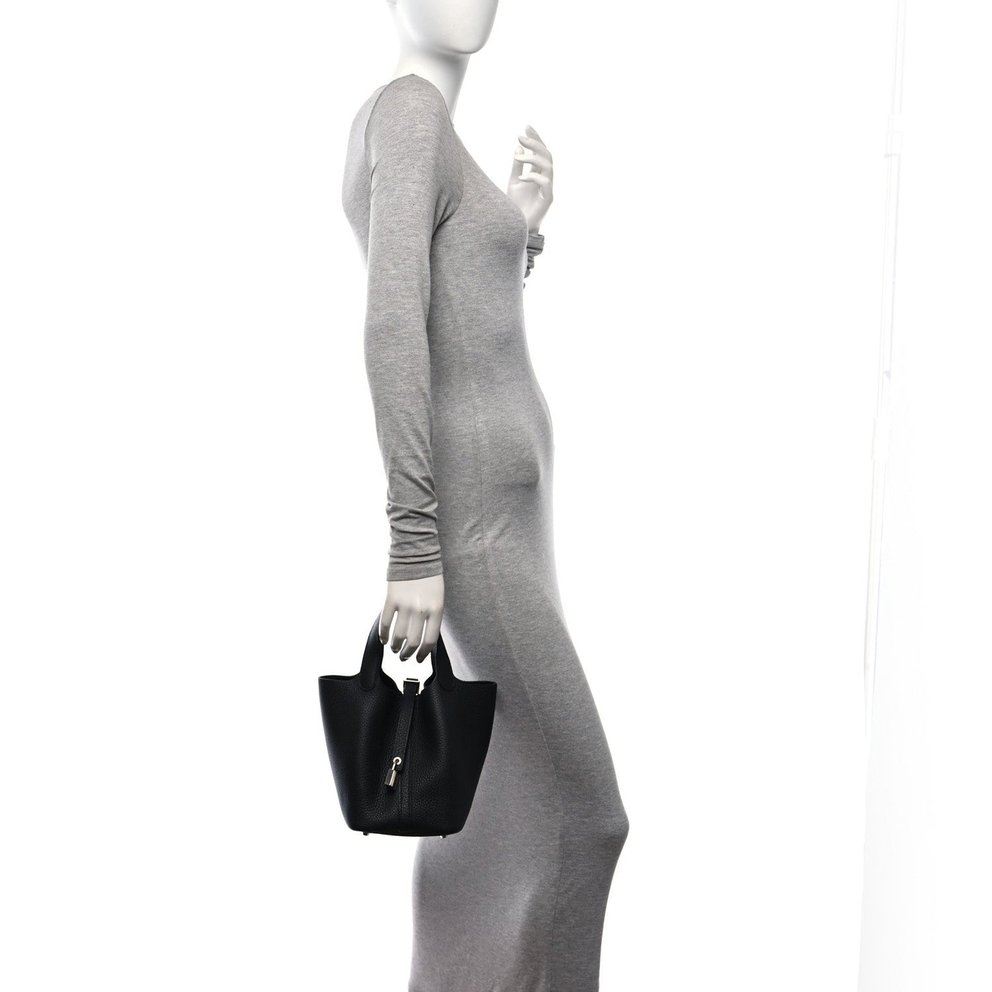 Hermes Taurillon Clemence Picotin Lock 18 PM Black