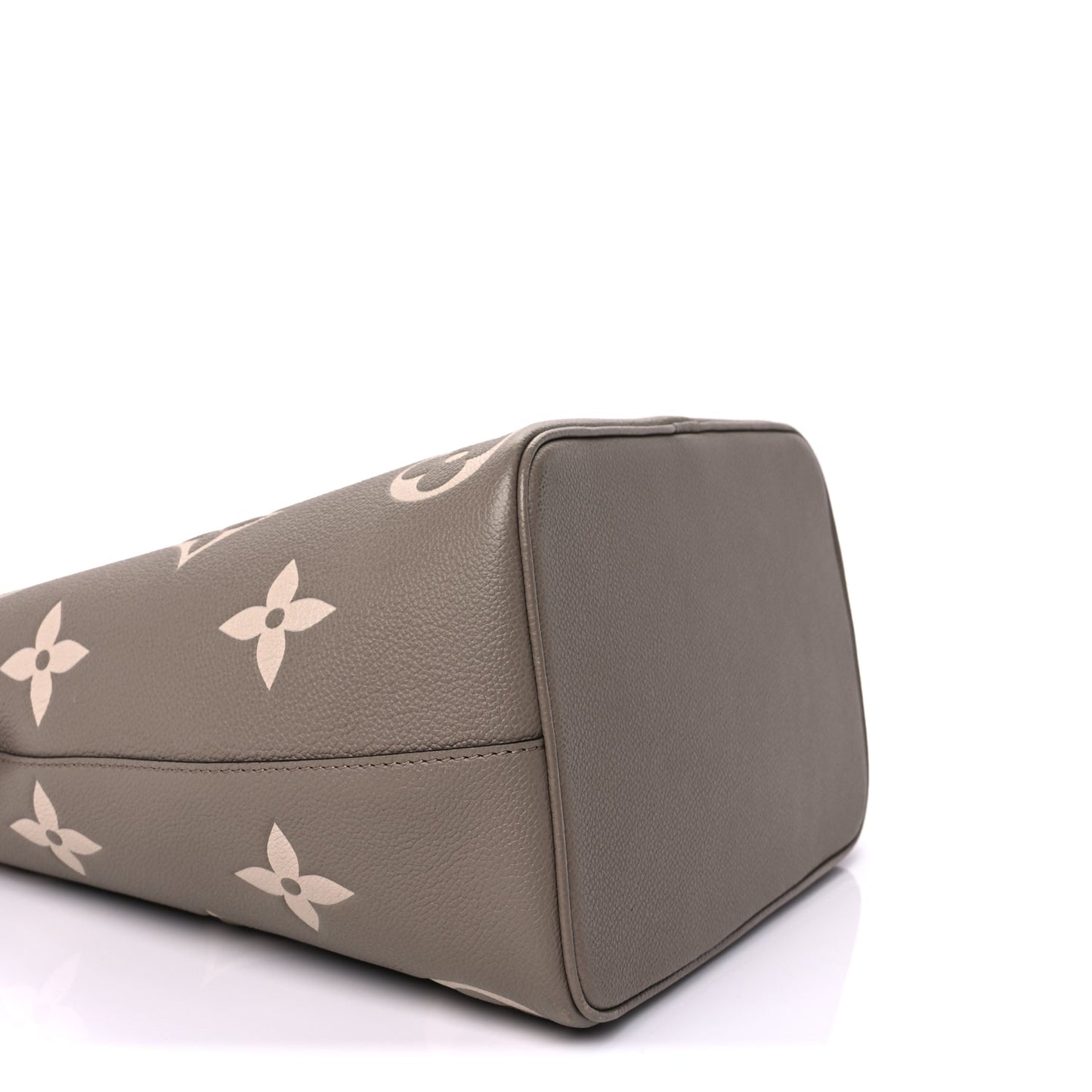 Louis Vuitton Empreinte Monogram Giant Neonoe MM Tourterelle Creme