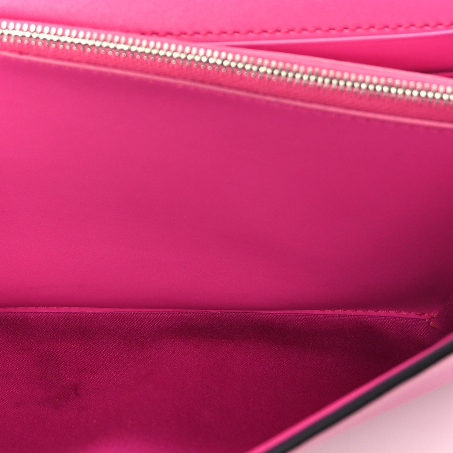 Fendi Vitello Liberty Lucido F is Fendi Wallet on Chain Fuschia
