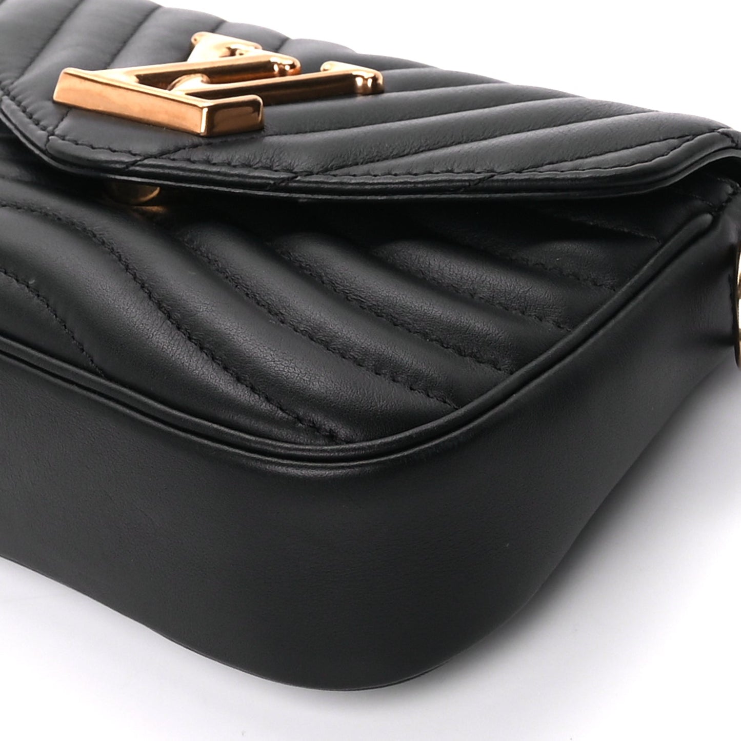 Louis Vuitton Calfskin New Wave Chain MM  Black