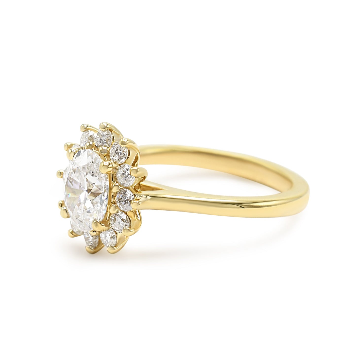 GIA Certifcated Oval Brilliant Diamond Cluster Ring - 18ct Yellow Gold
