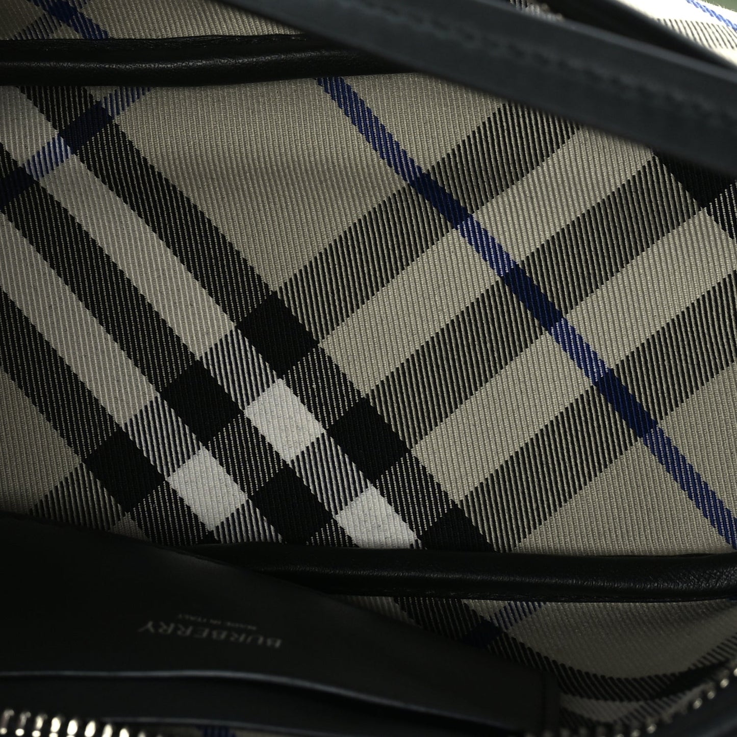 Burberry Essential Check Simple Zip Baguette Lichen