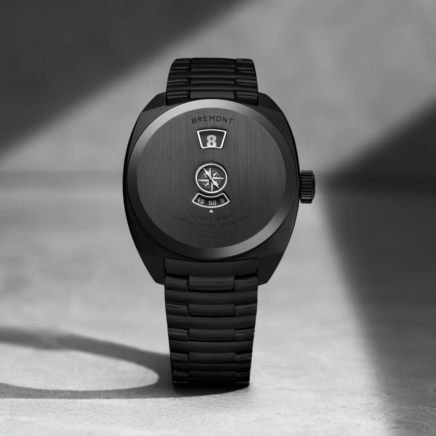 Terra Nova 38 Jumping Hour, Stealth Black