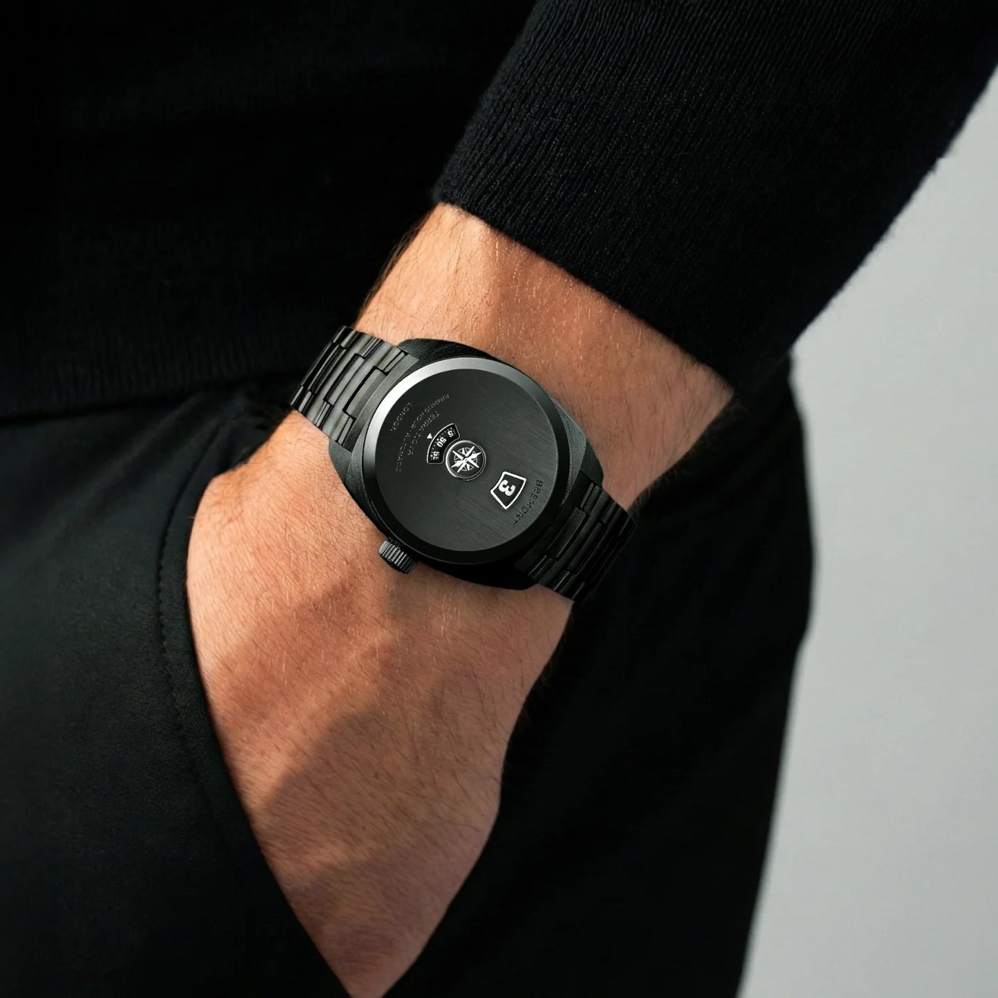 Terra Nova 38 Jumping Hour, Stealth Black
