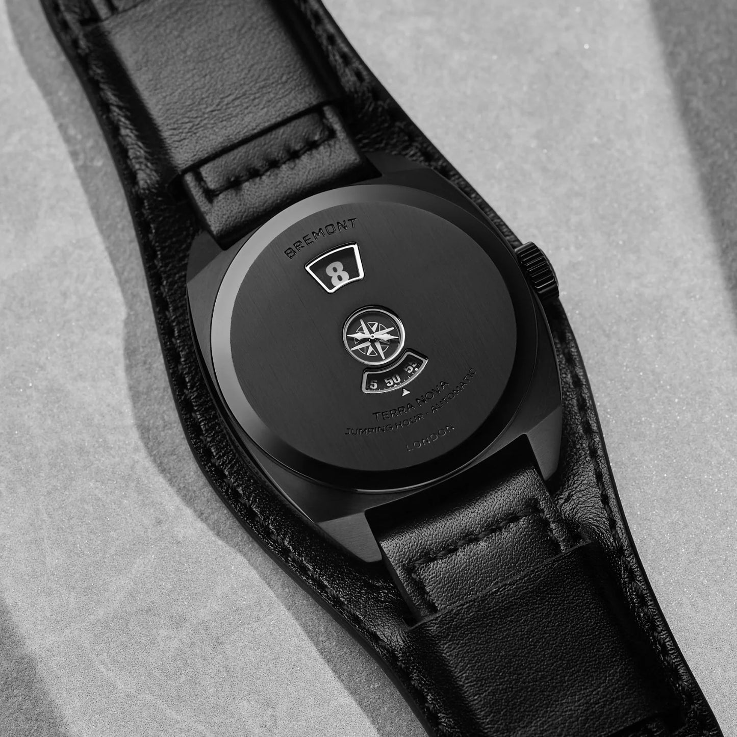 Terra Nova 38 Jumping Hour, Stealth Black