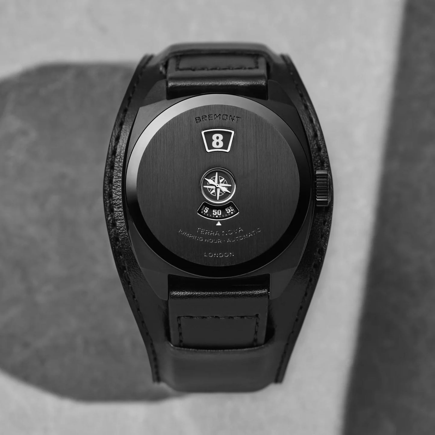 Terra Nova 38 Jumping Hour, Stealth Black