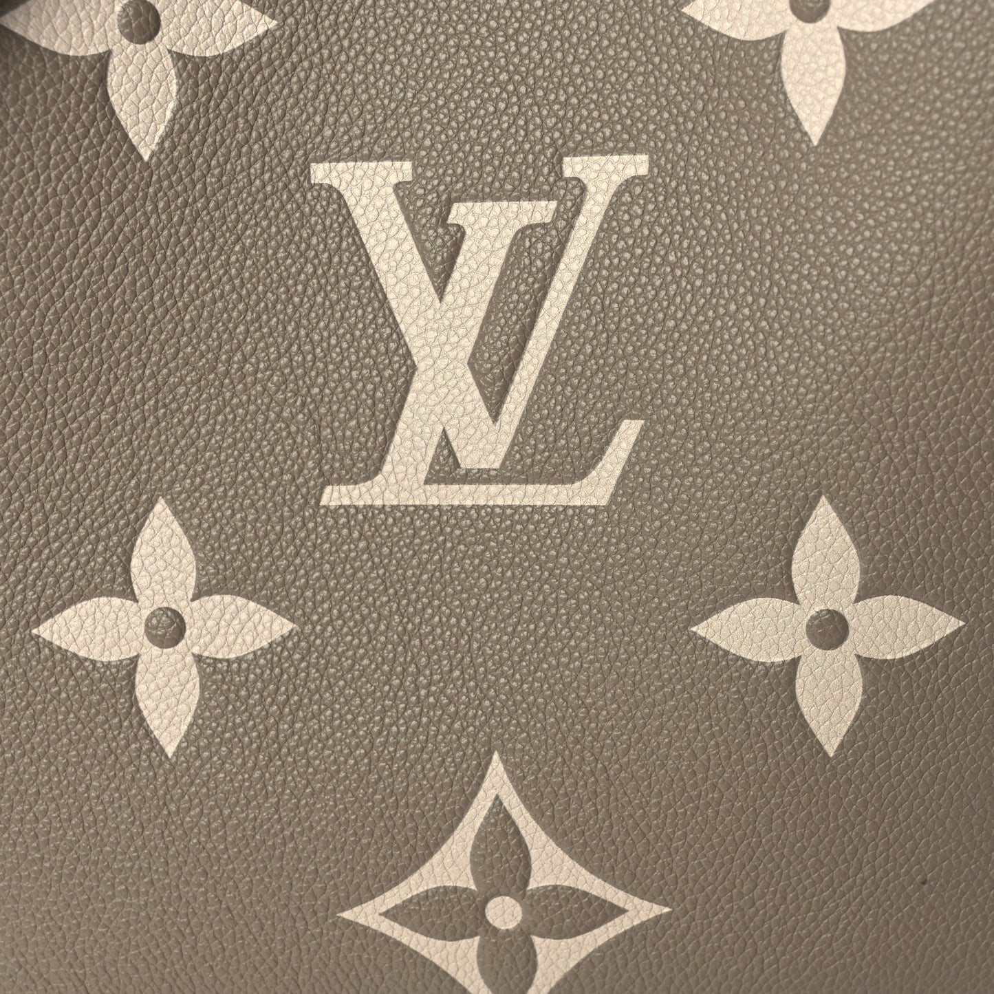 Louis Vuitton Empreinte Monogram Giant Neonoe MM Tourterelle Creme Tourterelle Creme
