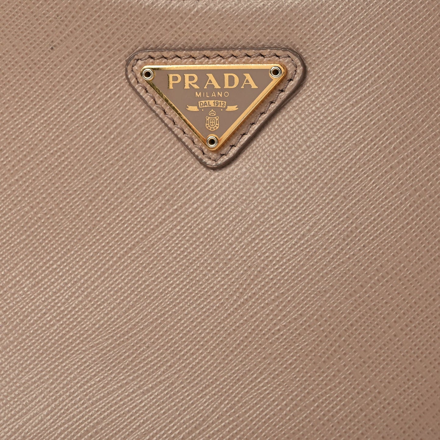 Prada Saffiano Re-Edition 2005 Shoulder Bag Cammeo Beige