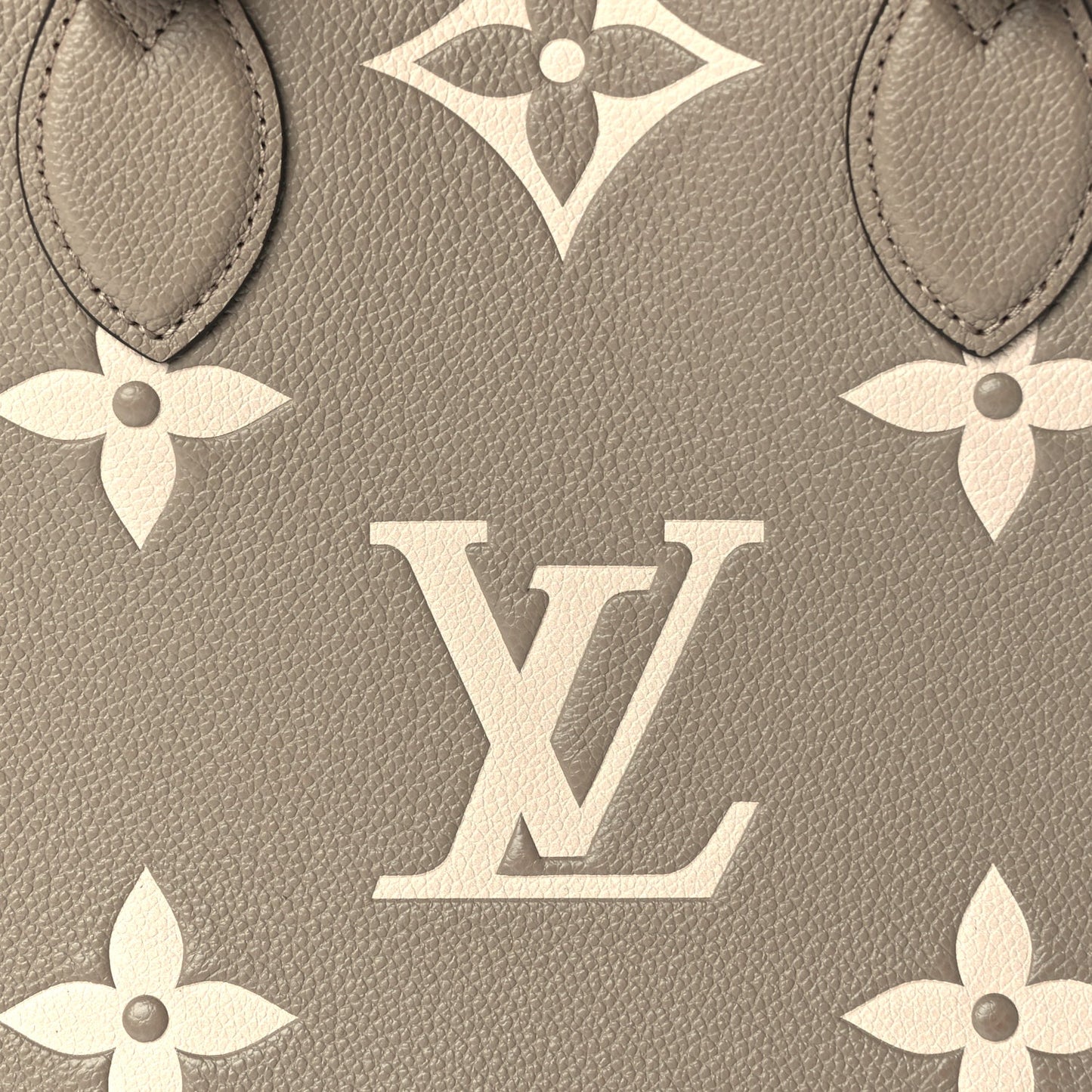 Louis Vuitton Empreinte Monogram Giant Onthego MM Tourterelle Creme