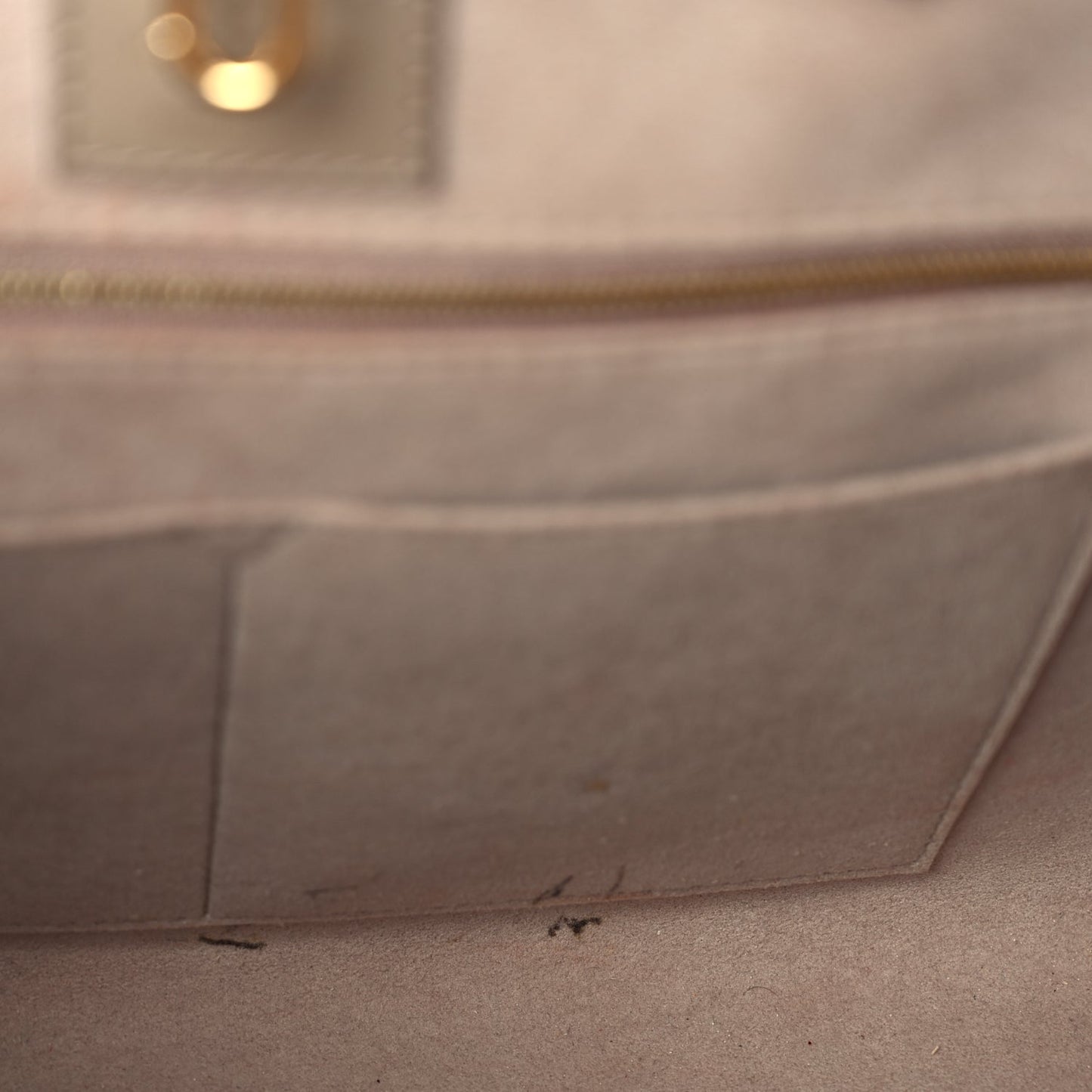 Louis Vuitton Empreinte Monogram Giant Onthego MM Tourterelle Creme