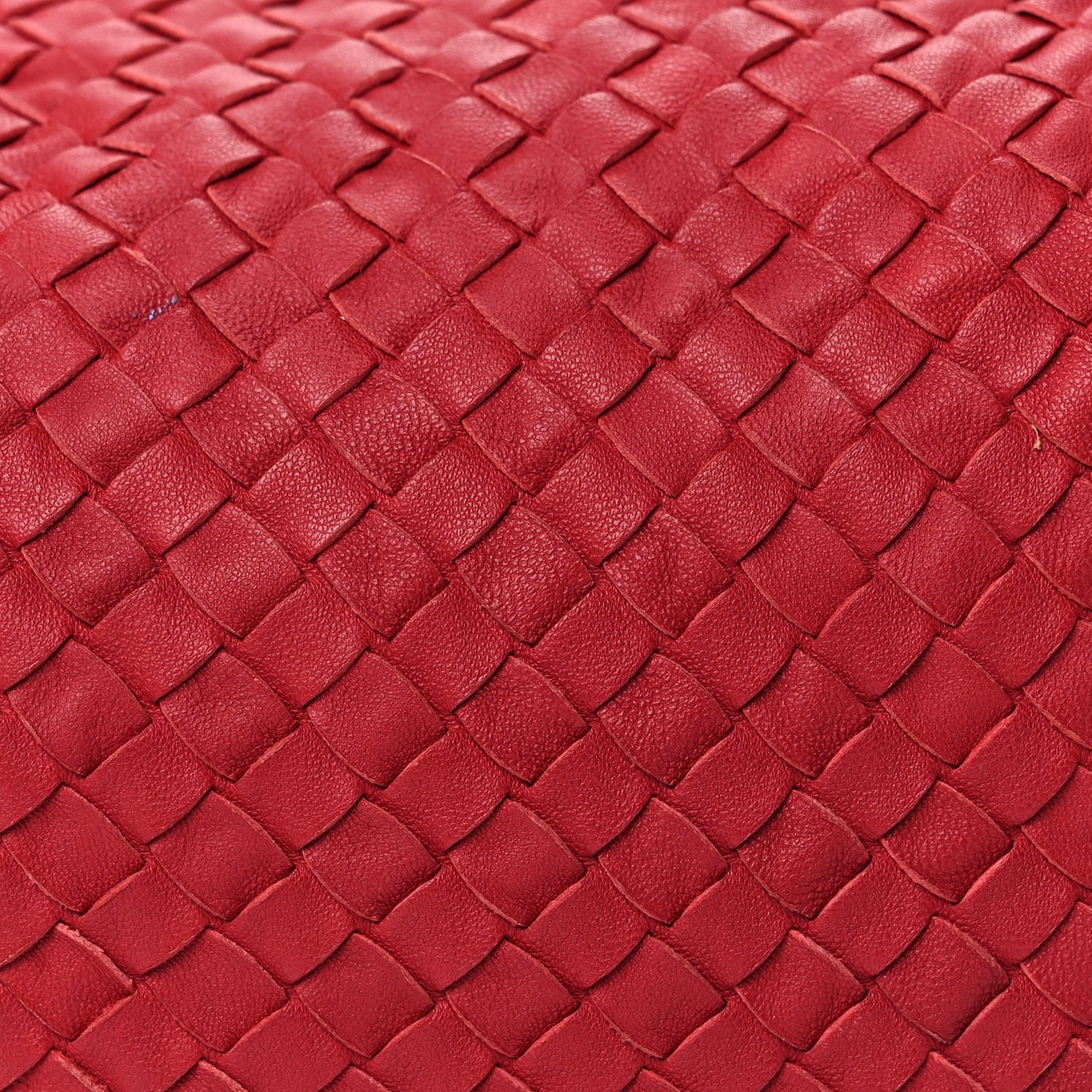 Bottega Veneta Nappa Intrecciato Medium Veneta Hobo Fraise