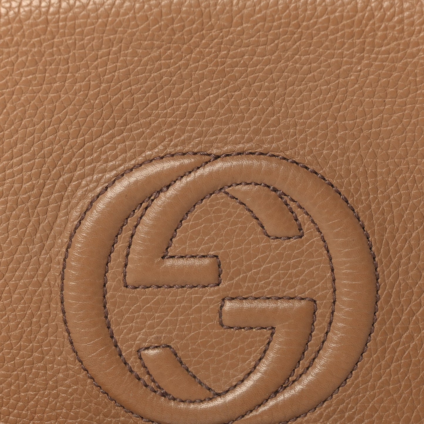 Gucci Pebbled Calfskin Medium Soho Flap Crossbody Camelia
