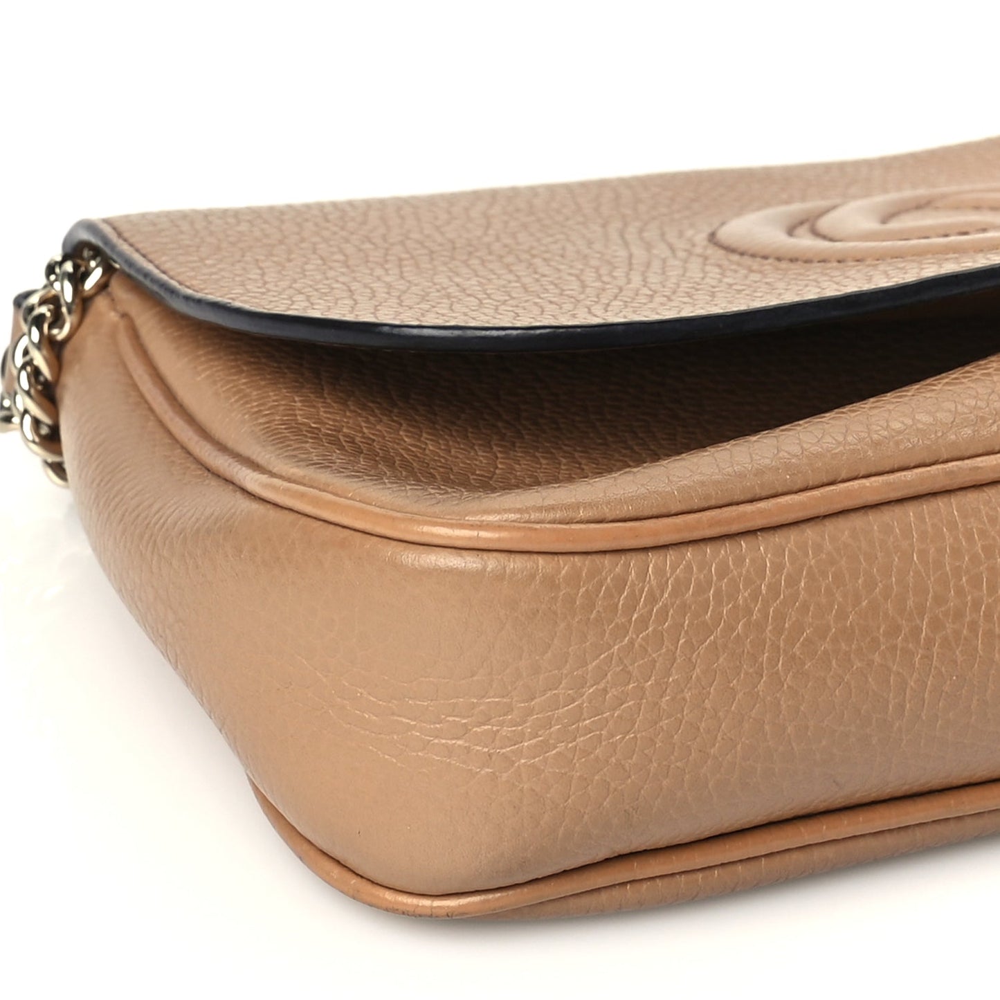Gucci Pebbled Calfskin Medium Soho Flap Crossbody Camelia