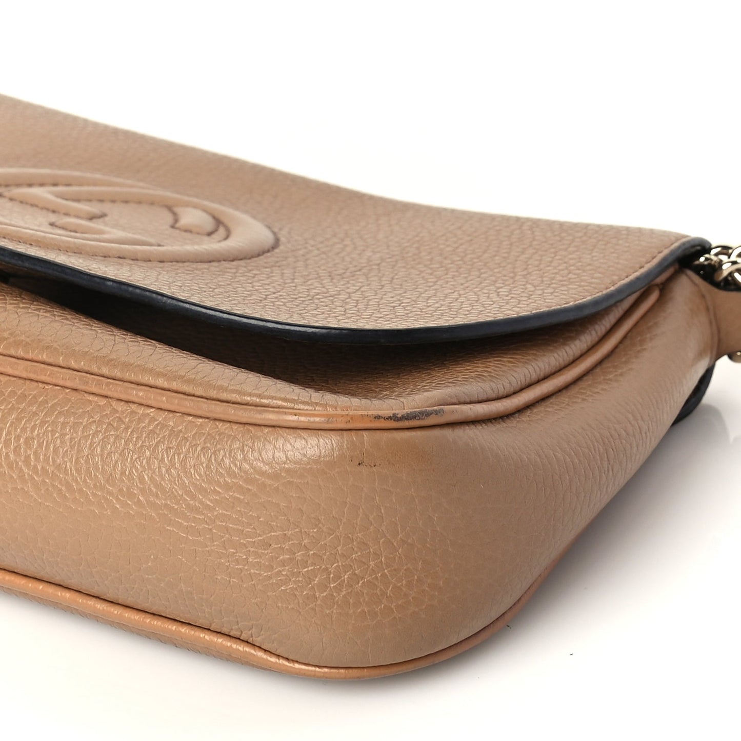 Gucci Pebbled Calfskin Medium Soho Flap Crossbody Camelia