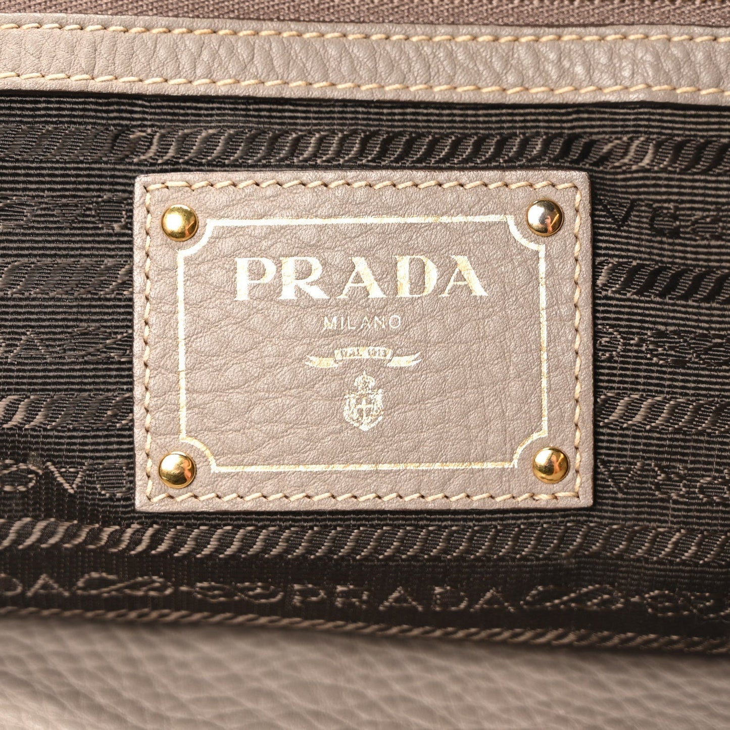 Prada Vitello Daino Hobo Argilla