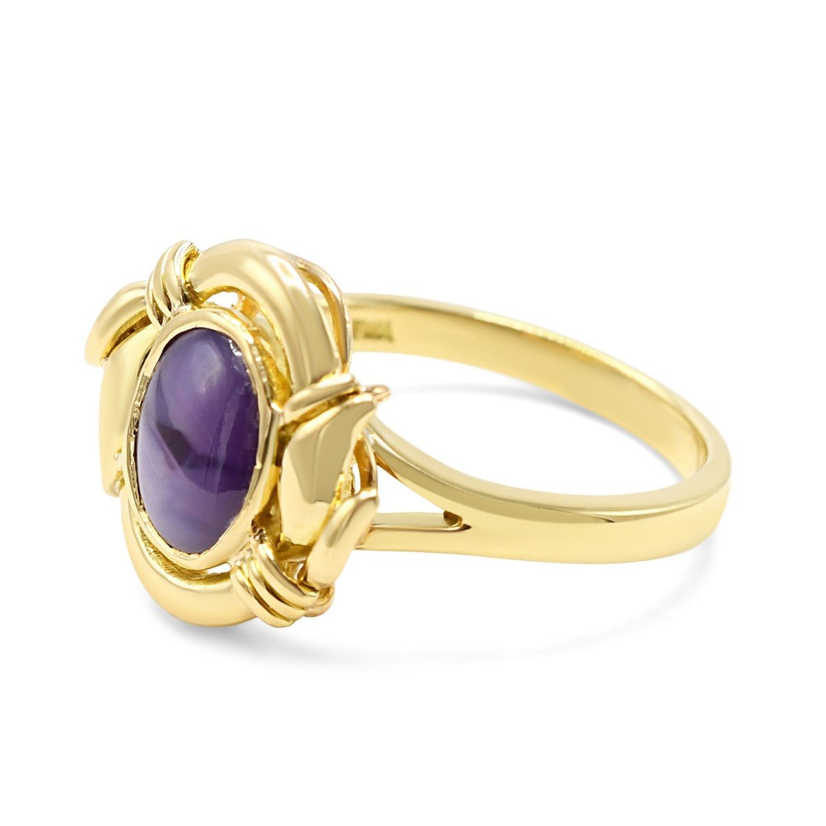 Purple Star Sapphire Dress Ring - 18ct Yellow Gold