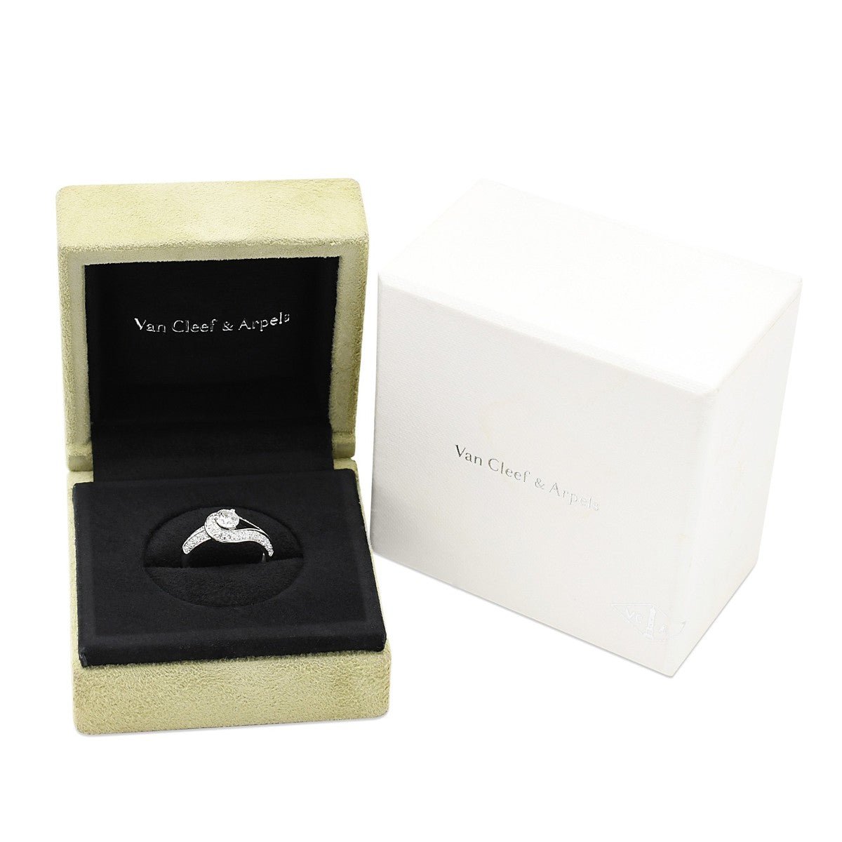 Van Cleef & Arpels Couture Solitaire Diamond Ring - Platinum